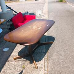 無料！ダイニングテーブル 作業台として 飛騨産業 キツツキマーク  キズ多 ビンテージ  在庫3個【浜村鹿野温泉ICから3分 買取本舗 宮本リサイクル 営業時間9～19時 定休日水曜のみ←連絡できませんm(_ _)m】の画像
