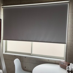 遮光タイプ　ロールスクリーン　カーテンレール