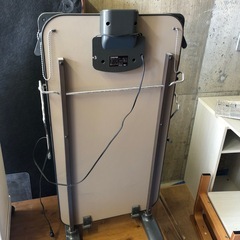 東芝ズボンプレッサー　ズボンのシワのばし
