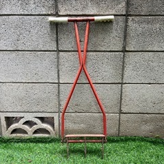 芝生を耕すための器具