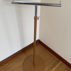 （決まりました）◾️シンプルなＴ字ハンガー・店舗什器①◾️スチール