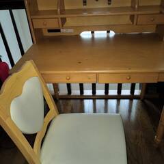 学習机といすのセットの画像