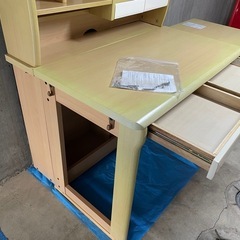 【決まりました】ニトリ 学習机　無料で差し上げます。の画像