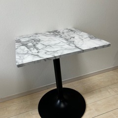 【取引中】テーブルの画像