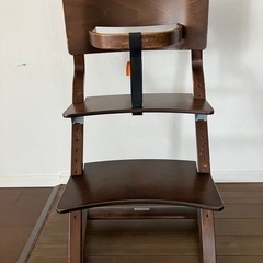 リエンダー　ハイチェア　Leander ウォールナット　ブラウン