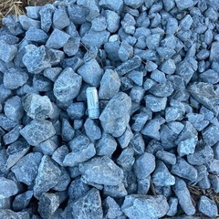 割栗石、グレー色。写真の商品。埼玉、群馬(地域による)配送費コミコミの画像