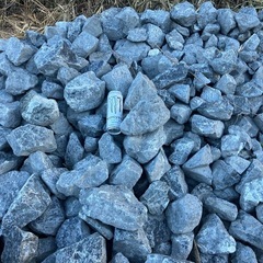 割栗石、グレー色。写真の商品。埼玉、群馬(地域による)配送費コミコミの画像