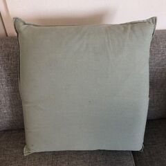 【座布団（無印良品のカバー付き）】０円！