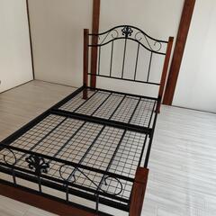 クールな洋風仕様 セミダブルベッドフレーム 軽量金属製