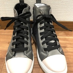 新品
サテンレースアップスニーカー定価6000円 