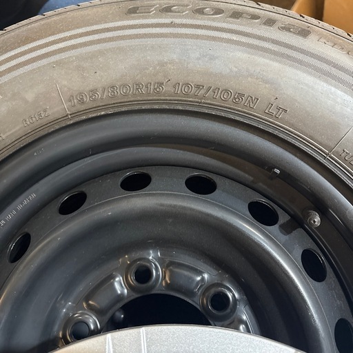 ハイエース　新車外しタイヤホイール　2021年