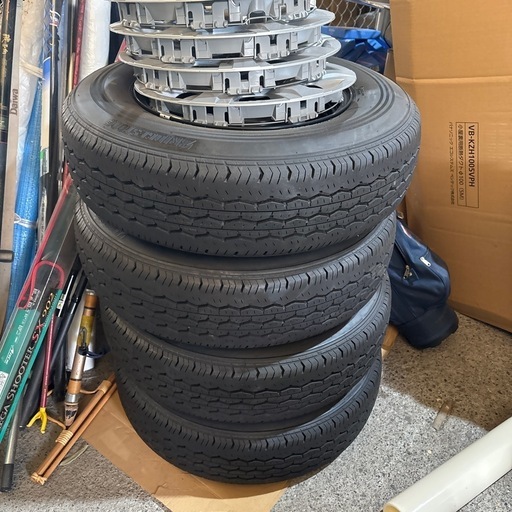 ハイエース　新車外しタイヤホイール　2021年