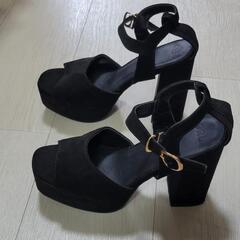 厚底サンダル　黒色の画像