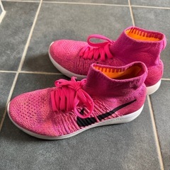 NIKE ランニングシューズの画像