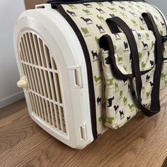 小型犬用ペットキャリーの画像