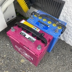 バッテリー2個　ピンクは充電すればまだ使えます