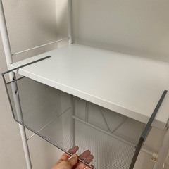 シェルフユニット (メタル製の吊り下げ収納カゴ付き)の画像