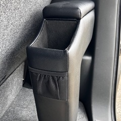 車用肘かけの画像