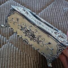 ティッシュケース（バラ模様🌹）の画像