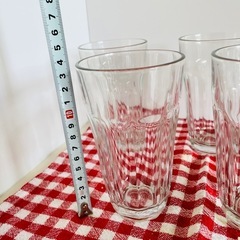 コップ、皿、お茶碗、5人分
の画像