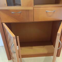 収納家具　食器棚の画像