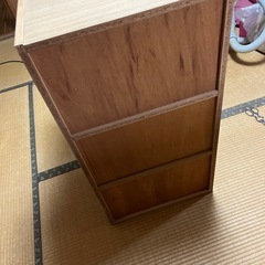3段 木製収納棚 扉付きの画像