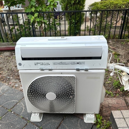 ☆中古美品！東芝 ルームエアコン RAS-J281M 主に10畳2022年製