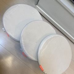 円形座布団クッション3つの画像