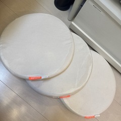 円形座布団クッション3つの画像