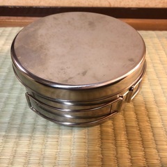 キャンプ用　鍋と皿の画像