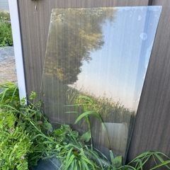 サッシ付き模様ガラスとガラス板の画像