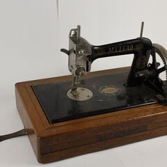 "All Lead" vintage sewing machin...