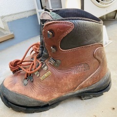 The North face のゴアテックス登山靴の画像