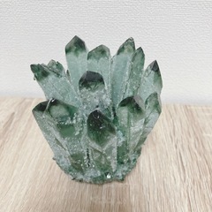 お話し中①グリーンファントムクォーツ　クラスター