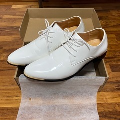 メンズシューズ　エナメルホワイト　結婚式　28cmの画像