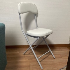 折りたたみ式椅子の画像