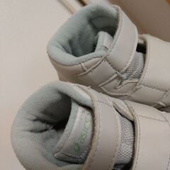 asics 16.5㎝　ハイカット　靴の画像