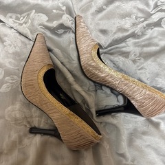 【値下げしました】ヒールシャンパンゴールドの画像
