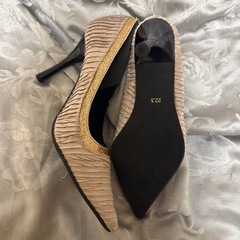 【値下げしました】ヒールシャンパンゴールドの画像
