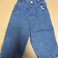 デニムパンツ　サイズ90〜100くらい
