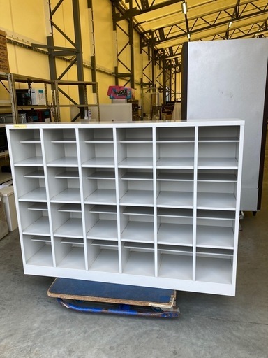 【OF-15】美品 スチール製 靴箱 シューズロッカー 24人用 下駄箱 シューズボックス 業務用 生徒用 塾　検)事務机　オフィス チェア　会議 椅子　ロッカー　ミーティングテーブル　応接ソファ 店舗 事務所 什器　書庫 本棚 ラック デスク スチール 美品多数 格安 【中古オフィス家具】