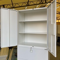 【OF-18】美品 okamura オカムラ レクトライン 鍵付き ラテラルキャビネット ハイキャビネット 上下書庫  業務用 戸棚 ホワイト　検)事務机　オフィス チェア　会議 椅子　ロッカー　ミーティングテーブル　応接ソファ 店舗 事務所 什器　書庫 本棚 ラック デスク スチール 美品多数 格安 【中古オフィス家具】の画像