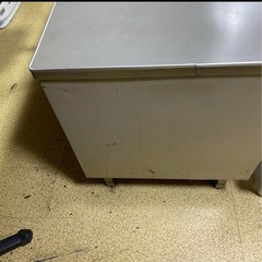 15日まで❣️レトロ感!!オフィスデスク 3段引き出し付き 鍵無しの画像
