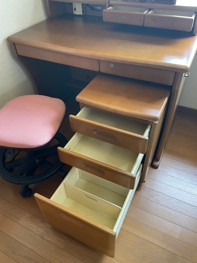 学習机 (めぐ) 神戸のテーブル《学習机》の中古あげます・譲り 学習机 (めぐ) 神戸のテーブル《学習机》の中古あげます・譲り
