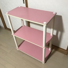 桃色の棚の画像