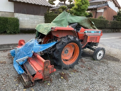 農機具　クボタL1 265 2WD