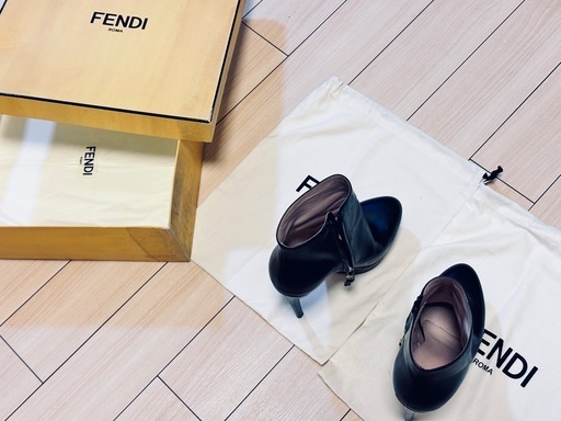 美品！フェンディFENDI ショートブーツ36ブランドボックス付