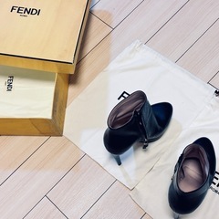 美品！フェンディFENDI ショートブーツ36ブランドボックス付の画像