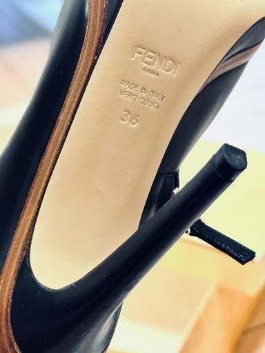 美品！フェンディFENDI ショートブーツ36ブランドボックス付