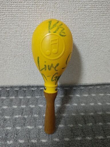 B'z、サイン入りマラカス1本